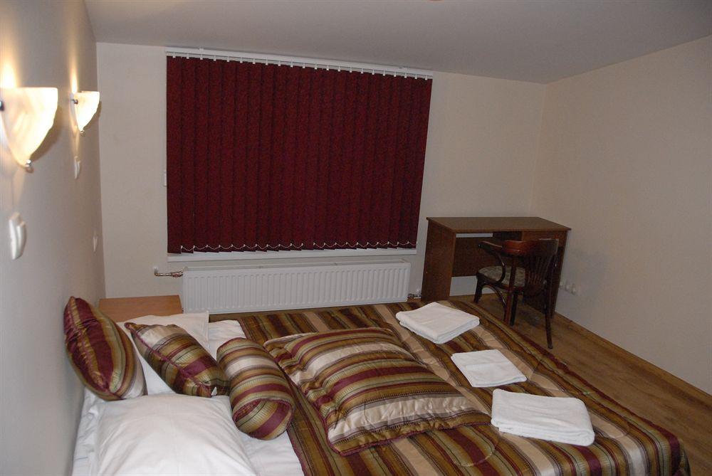Knights Court Hotel Riga Luaran gambar