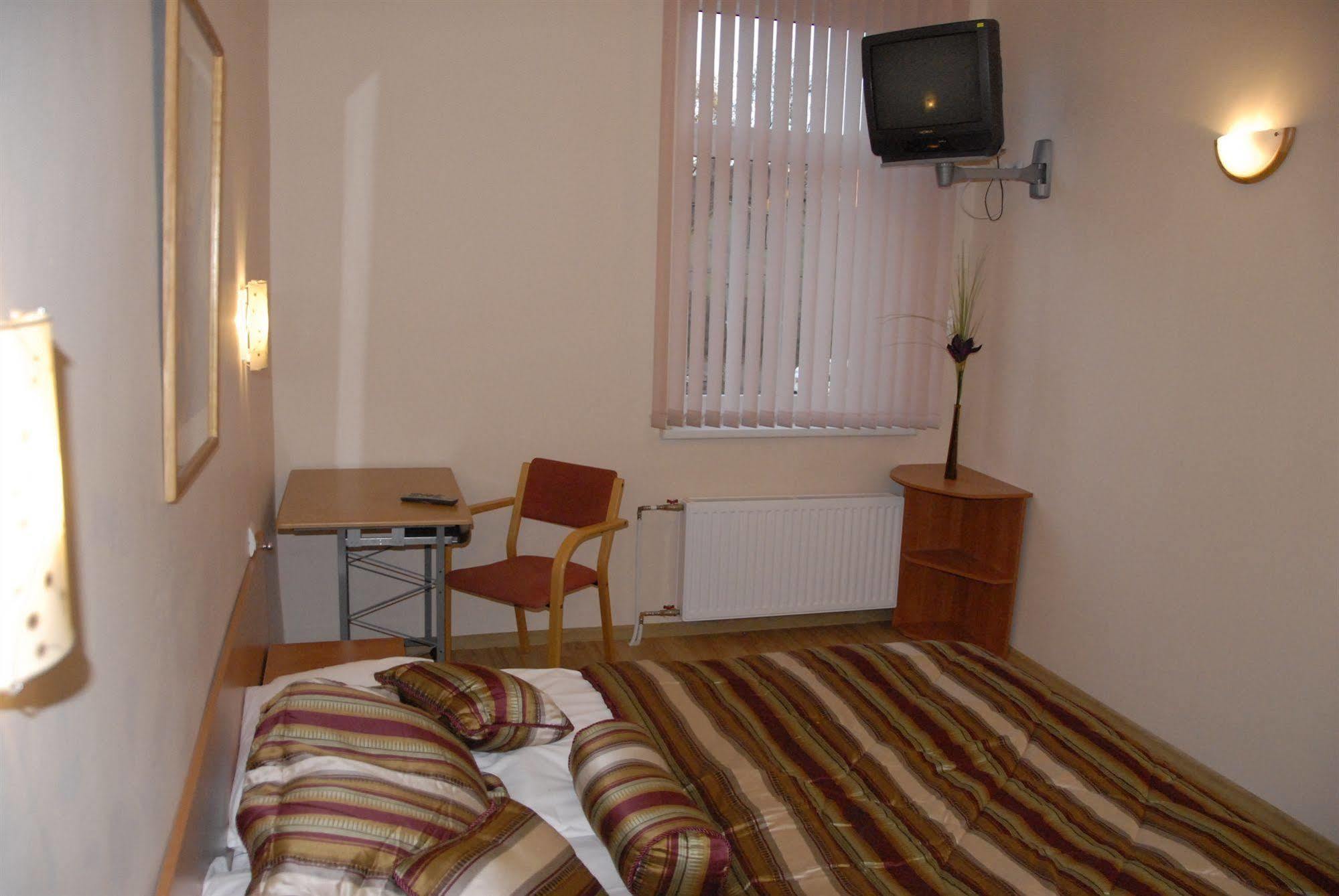 Knights Court Hotel Riga Luaran gambar